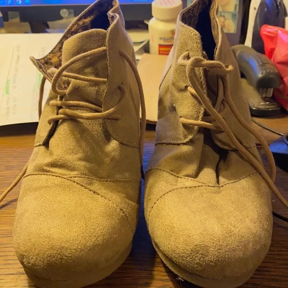 City Classified Faux Suede booties sz. 6